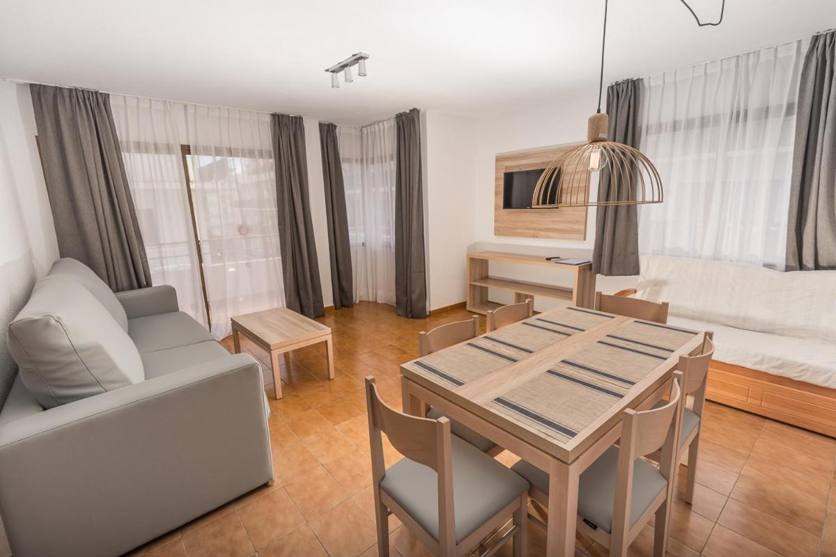 Apartments Niko Santa Eulària des Riu Εξωτερικό φωτογραφία